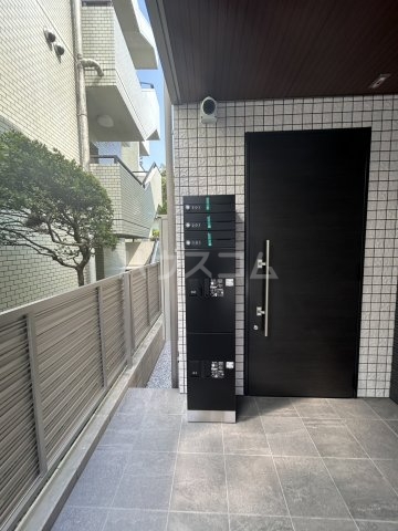 26/30 エントランス