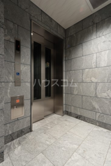 23/30 エントランス