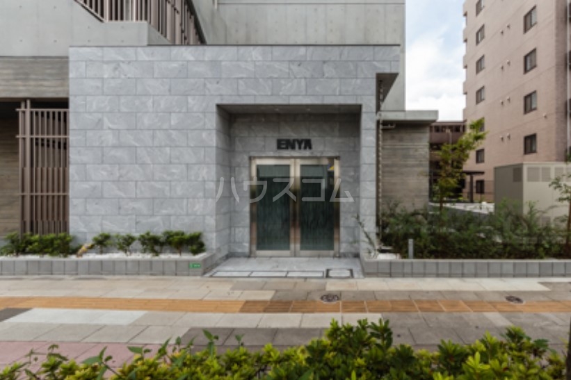 24/30 エントランス