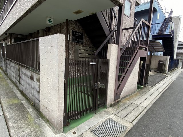 20/30 エントランス