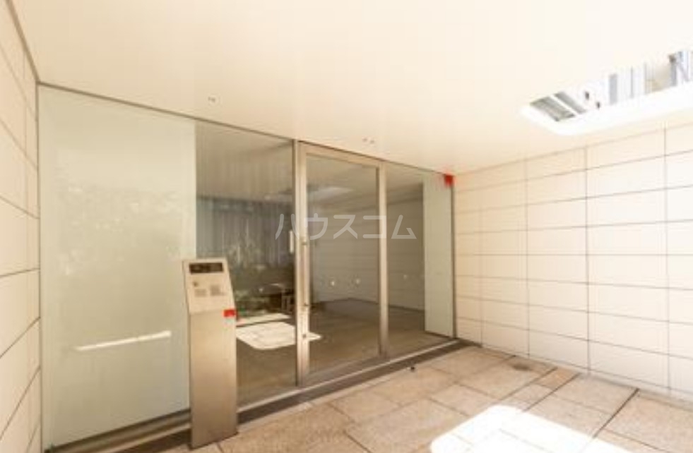 16/16 エントランス