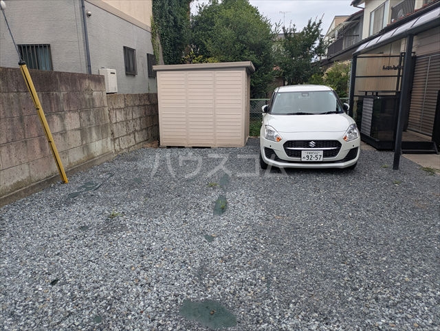 27/30 駐車場