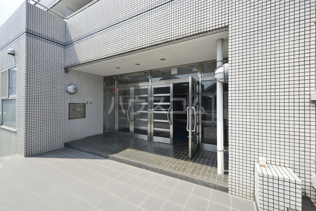 23/30 エントランス