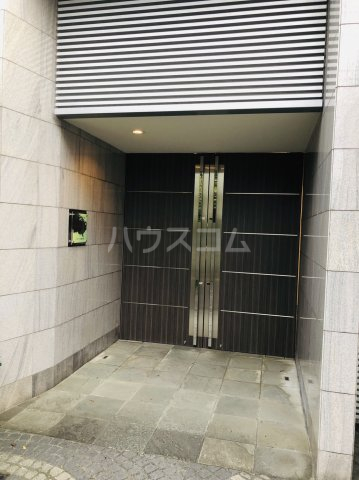 16/19 エントランス