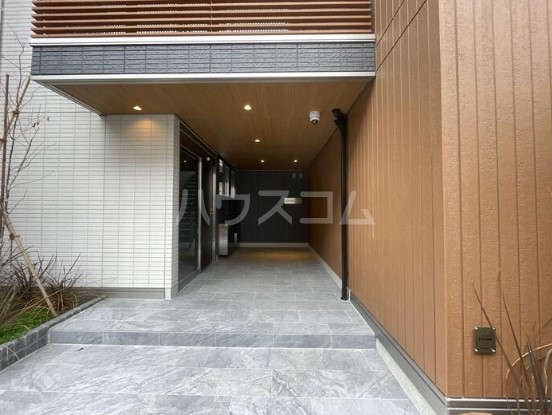 23/30 エントランス