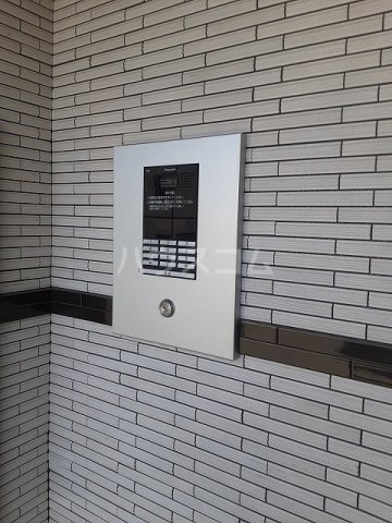 28/30 エントランス