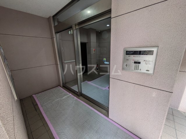 25/30 エントランス