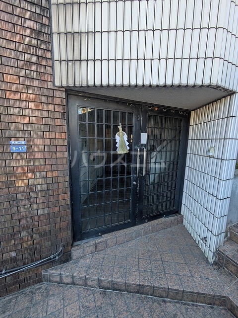 2/4 エントランス