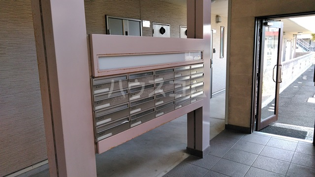 27/30 エントランス