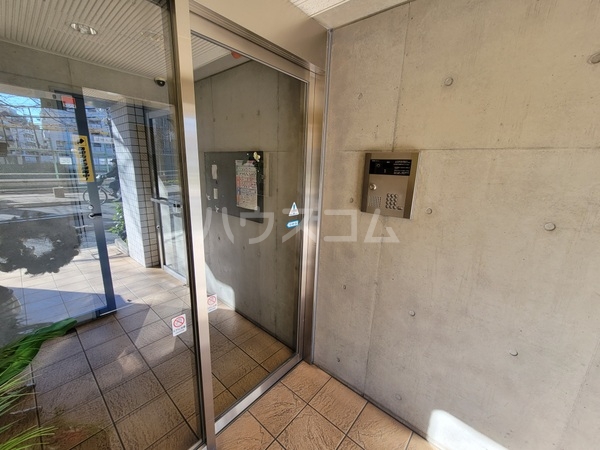 17/25 エントランス