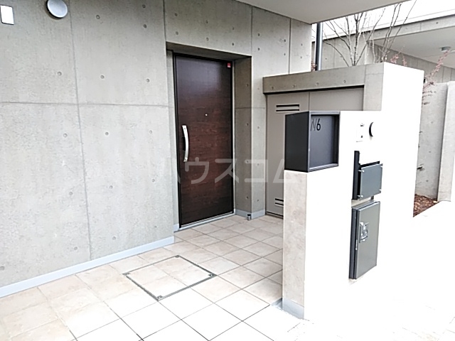 27/30 エントランス