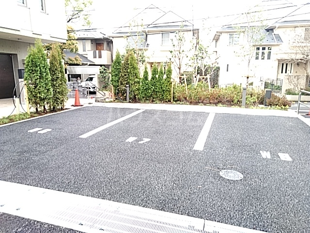 28/30 駐車場