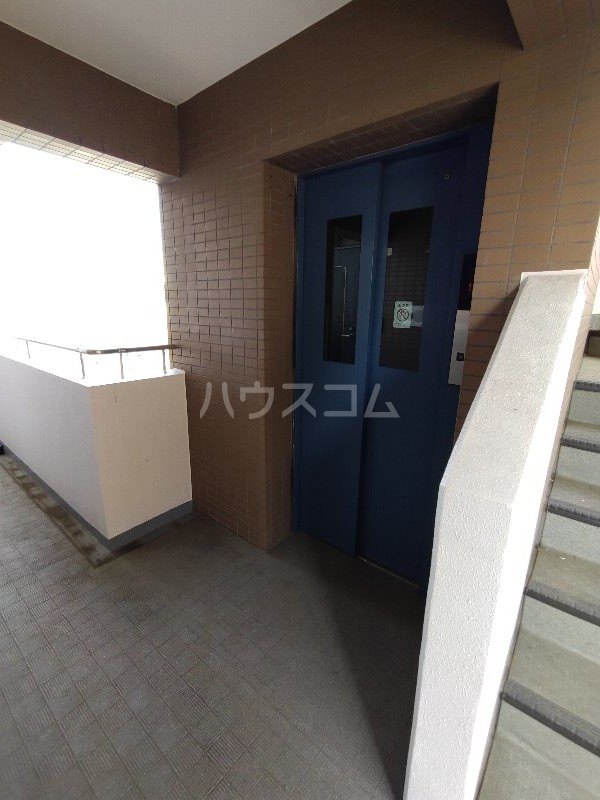 21/28 エントランス