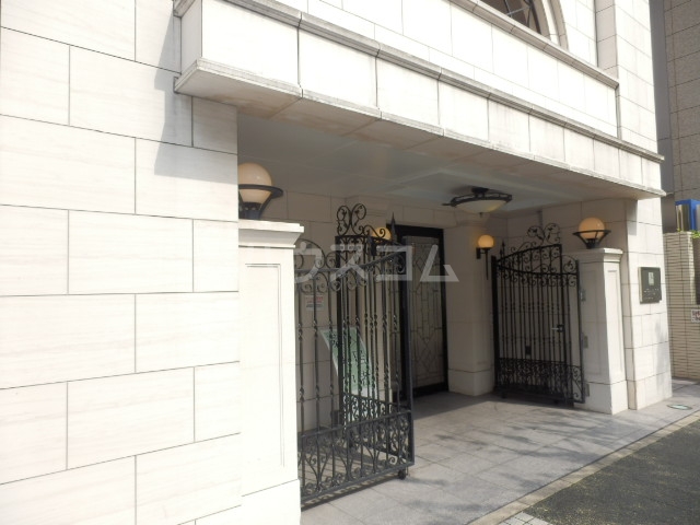 16/19 エントランス