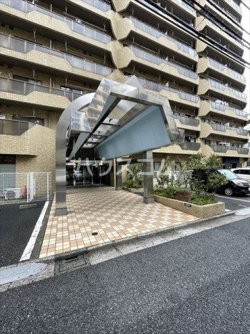 21/30 エントランス