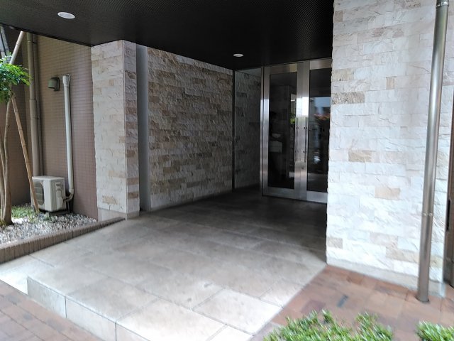 26/30 エントランス