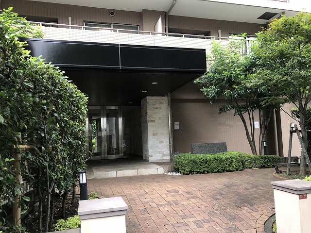 28/30 エントランス