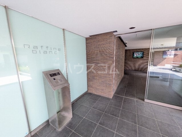 16/19 エントランス