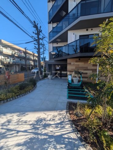 23/26 エントランス