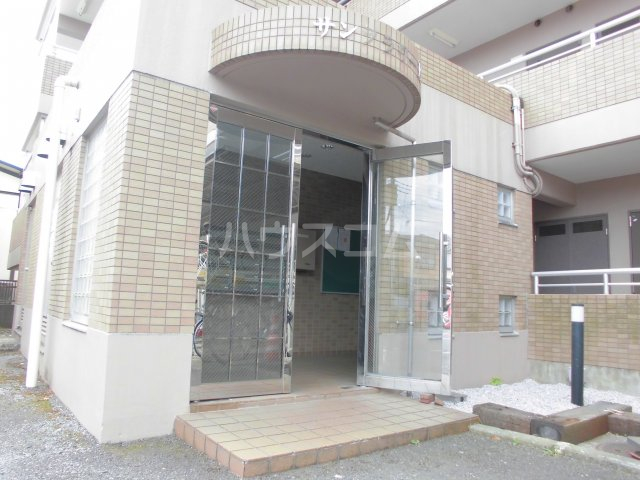 27/30 エントランス