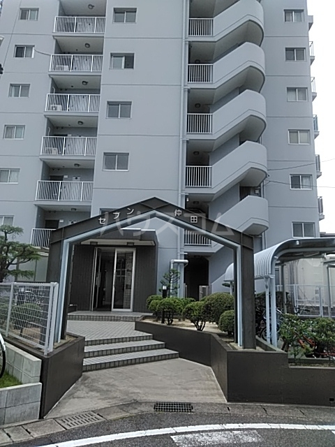 28/30 エントランス