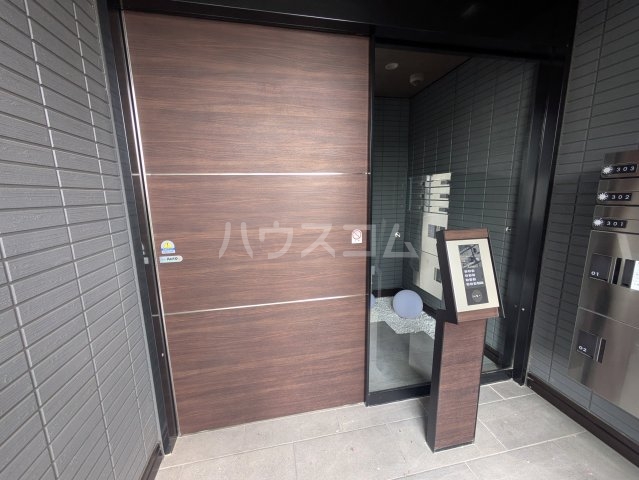 26/30 エントランス