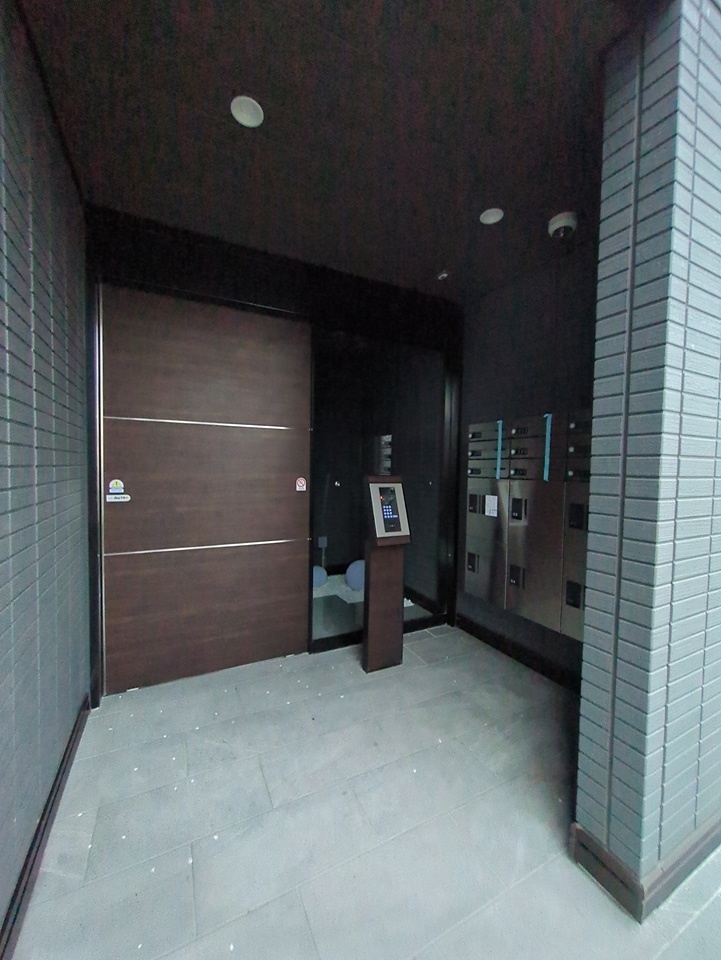 26/30 エントランス