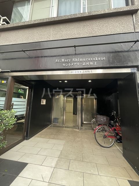 2/3 エントランス