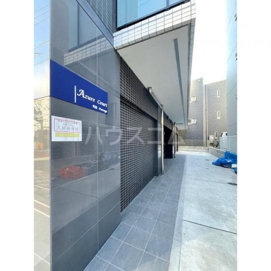 21/30 エントランス