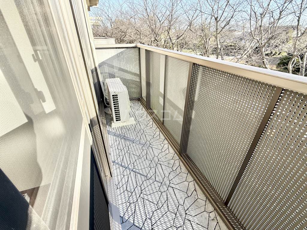 13/18 バルコニー