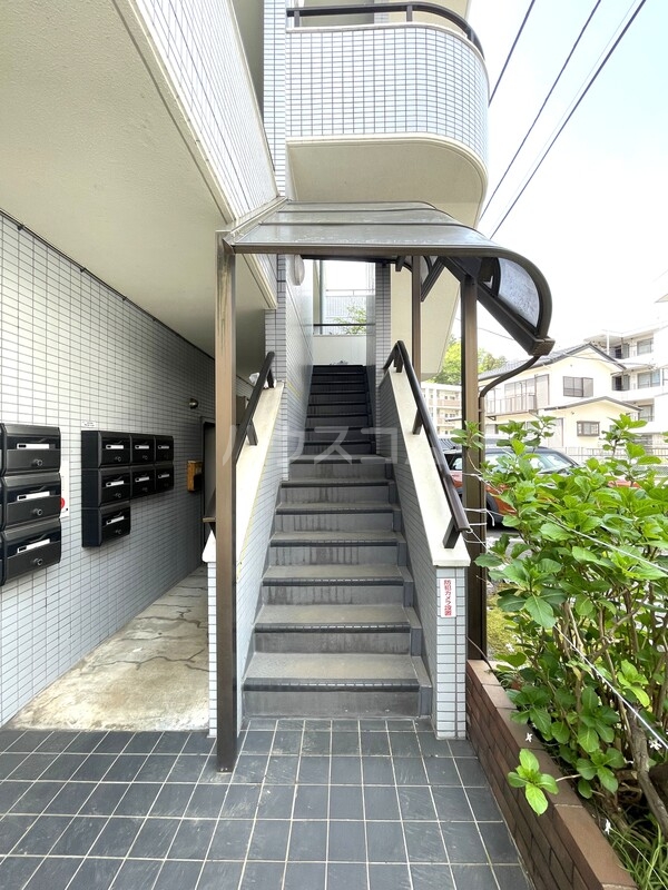 13/19 エントランス