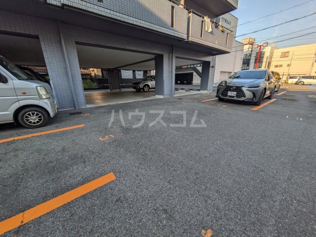 28/30 駐車場