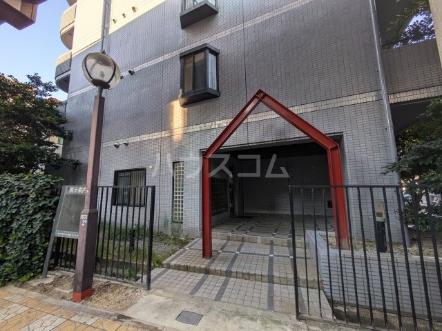 27/30 エントランス