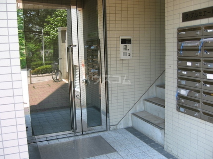 16/21 エントランス