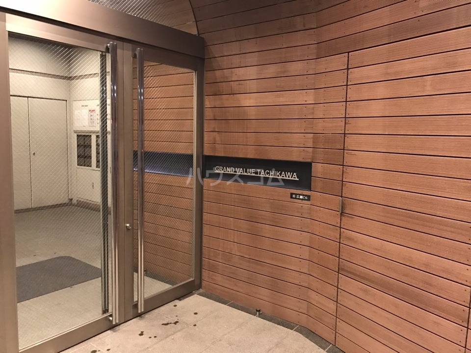 13/22 エントランス