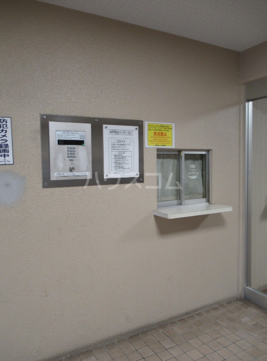 25/27 エントランス