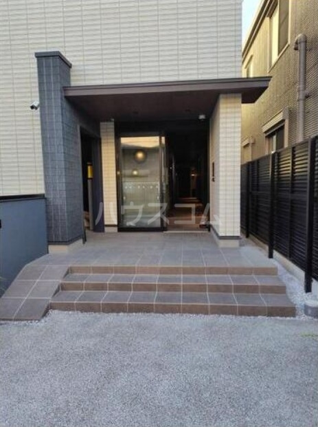 13/22 エントランス