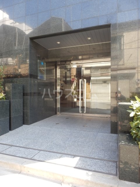 18/21 エントランス