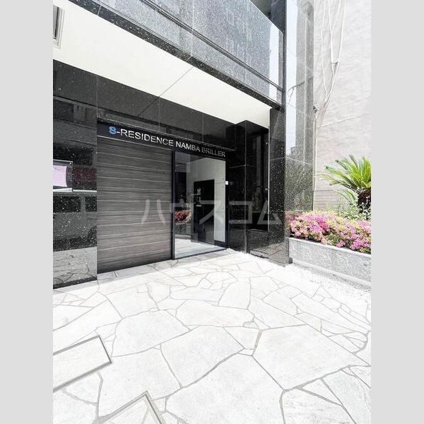 17/27 エントランス