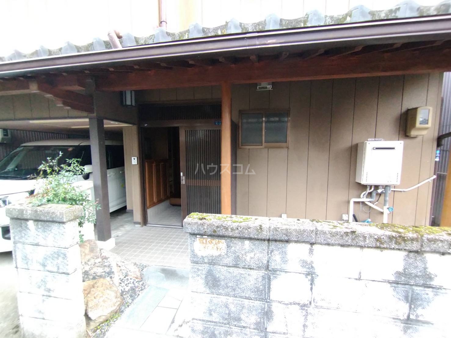 23/30 エントランス