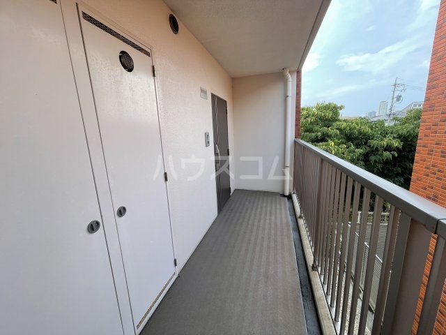 27/30 エントランス