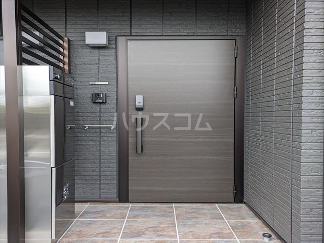 27/30 エントランス