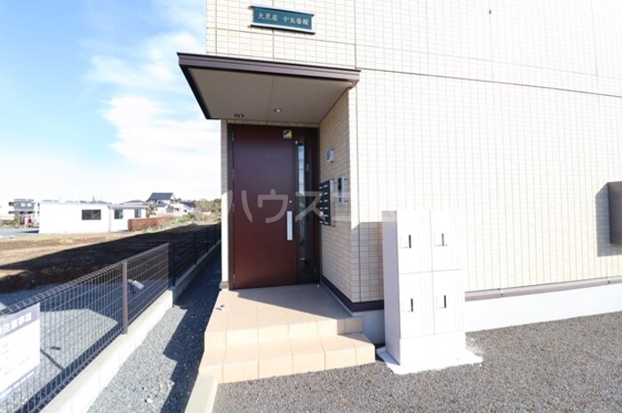 18/23 エントランス