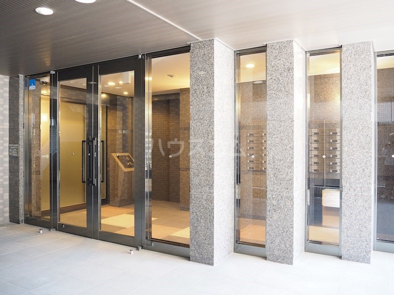 18/28 エントランス