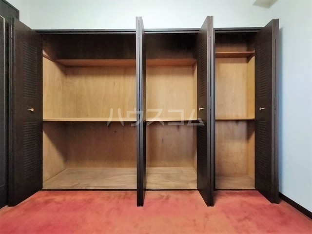 27/30 エントランス