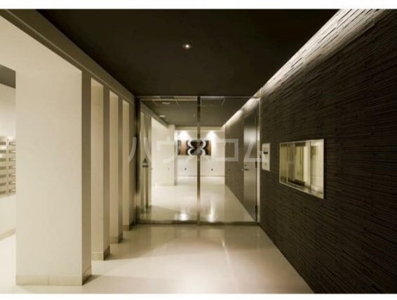 19/23 エントランス