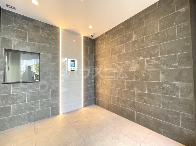 18/22 エントランス