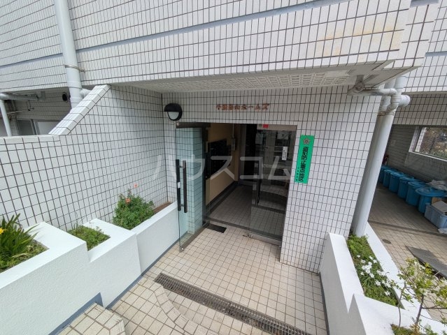 22/30 エントランス