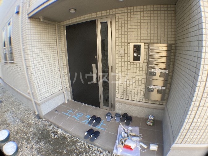 21/30 エントランス