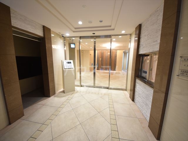 23/30 エントランス